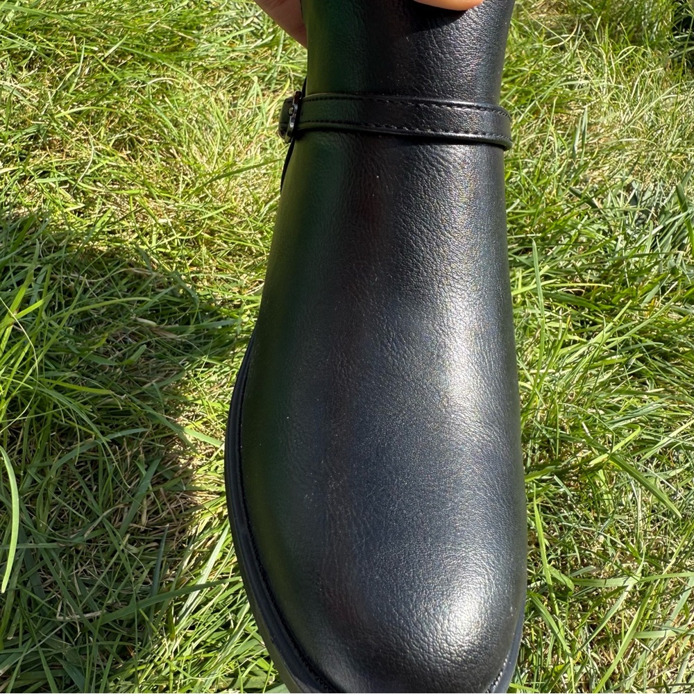 Easy Street Women's Ellery Ankle Boot - Picture 4 of 5